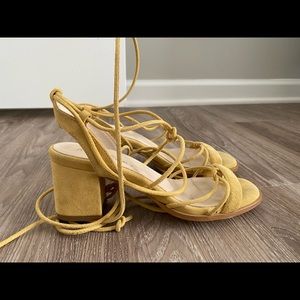 Alphas Sophie Sandal in light mustard size 5